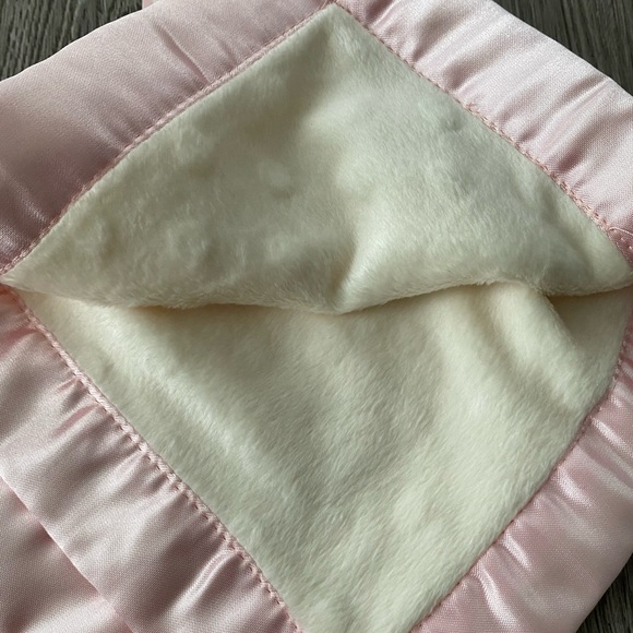 Vitamins Baby White Pink satin border security blanket 15" X 15" - Picture 3 of 5